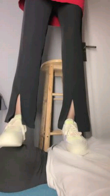 【调教视频】【万一】丝袜脚踩狗