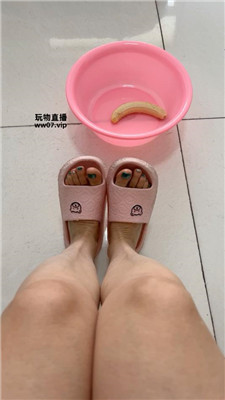 【娜娜大人】脚踩强迫喂食贱奴