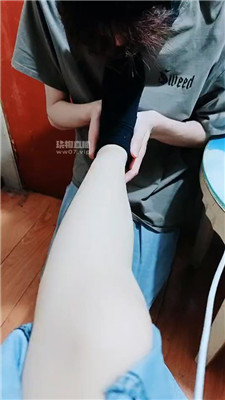 【钱酱】玉足蹂躏下贱奴