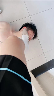 【司司】踩踏虐乳-舔脏鞋底