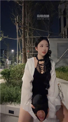【冰月】户外公开处刑跟踪狂