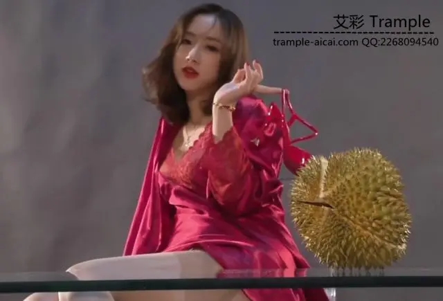气质白领丝足唯美同事只能屈辱舔脚