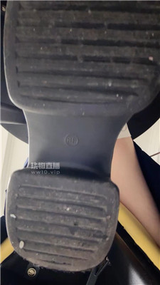 【酒鸽】桌底裸足白丝小皮鞋    250802-9BP