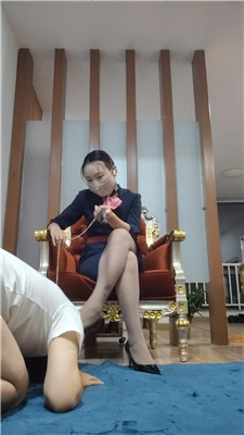 【欲蝎夫妻主】空姐S的脚下贱M