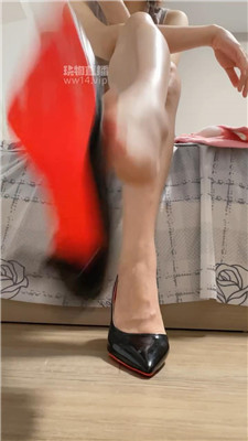 【玄葉】红底黑高跟挑鞋寸    250915-28BP